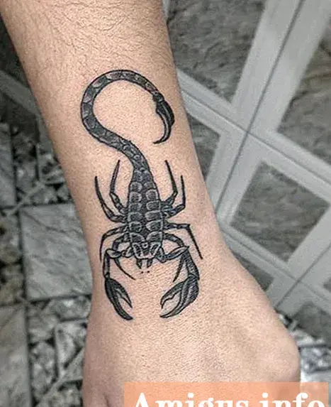 عکس تاتو عقرب روی دست
