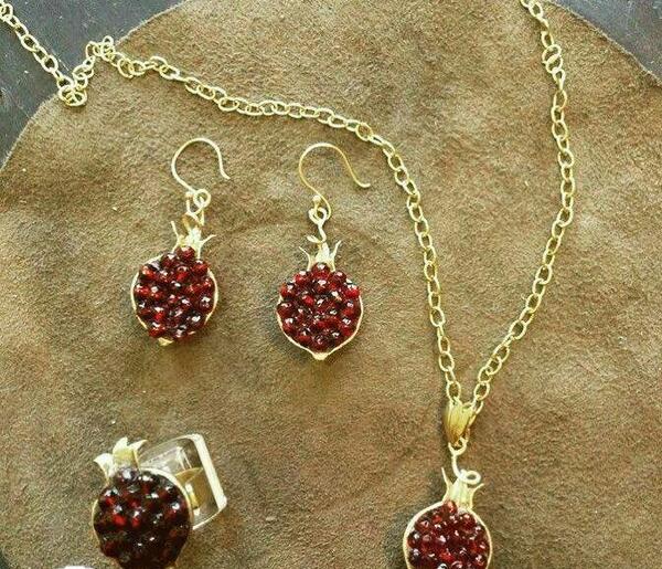عکس گردنبند یلدایی