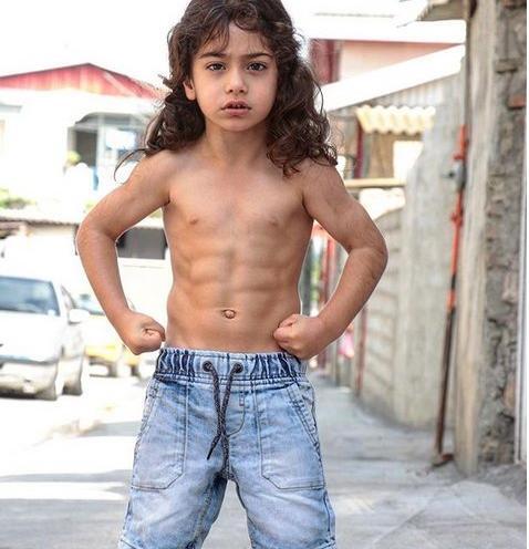 دانلود عکس آرات حسینی