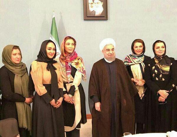 عکس حسن روحانی با روسری