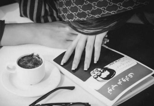 عکس قهوه کنار کتاب