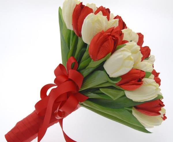 عکس دسته گل لاله قرمز