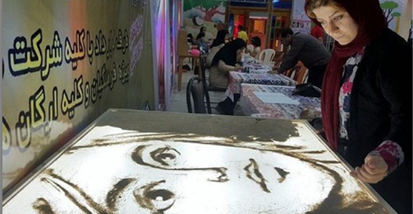 عکس فاطمه عبادی در عصر جدید