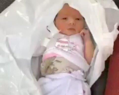 عکس نوزاد رها شده در خیابان