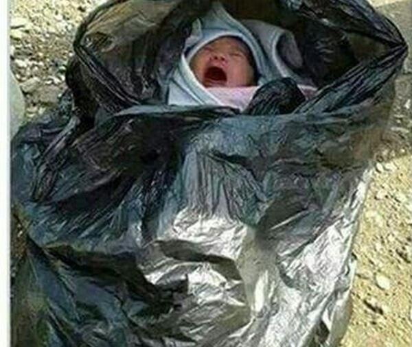 عکس نوزاد رها شده در خیابان