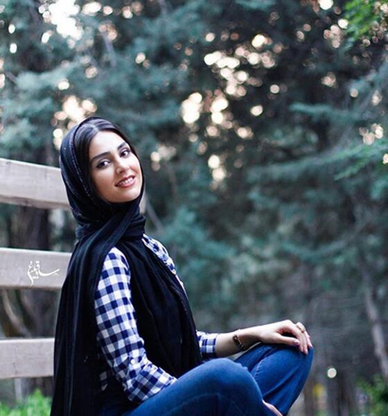 عکس با حجاب لاله مرزبان