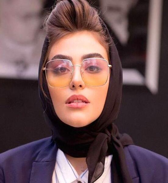عکس لو رفته ریحانه پارسا با شلوارک