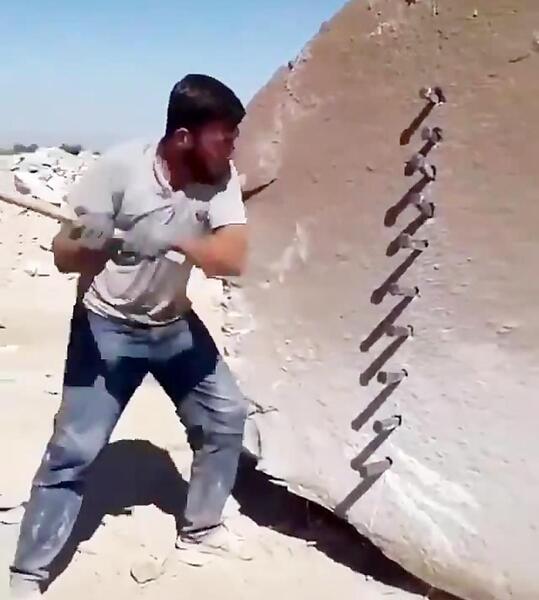 عکس ضرب المثل نرود میخ آهنی در سنگ