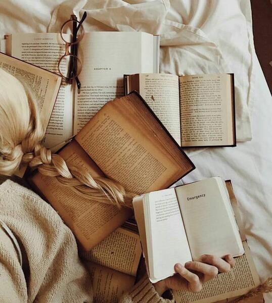 عکس پروفایل قهوه و کتاب