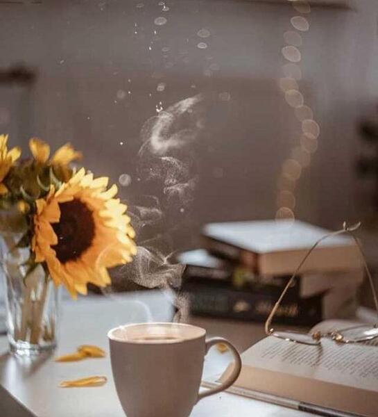 عکس پروفایل قهوه و کتاب