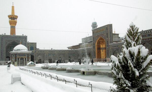 عکس حرم امام رضا در روز برفی