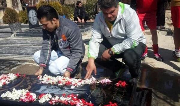 عکس قبر غلامحسین مظلومی