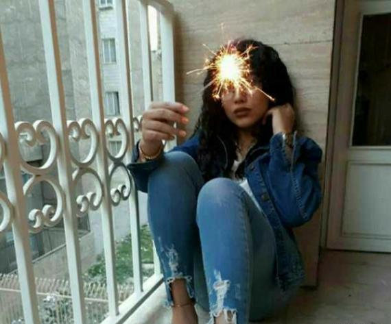 عکس فیک دخترونه زیر بارون