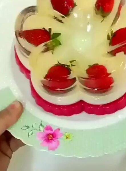عکس ژله ویترینی توت فرنگی