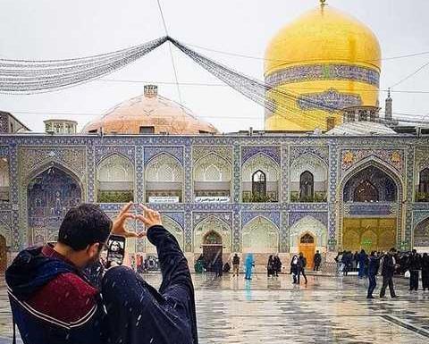 ژست عکس دونفره در حرم امام رضا
