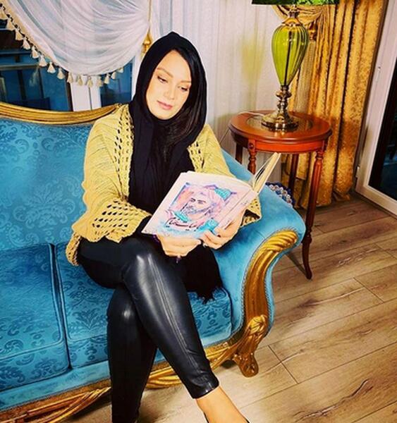 عکس آزاده نامداری در ترکیه