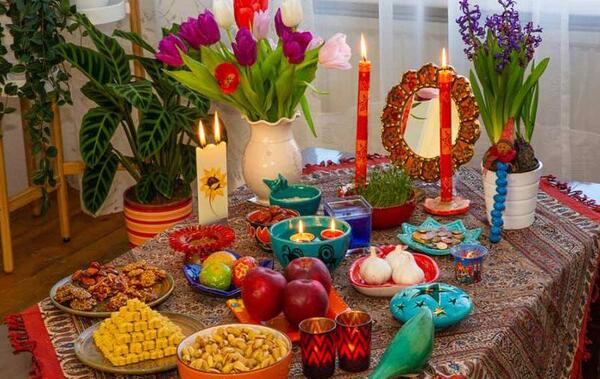 عکس ایده تزیین سفره هفت سین با ظروف سفالی ابی
