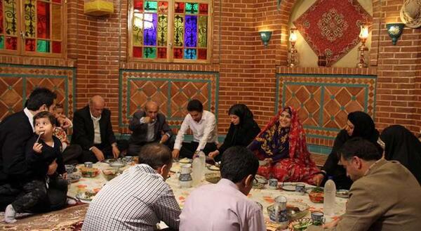 عکس خانوادگی غذا