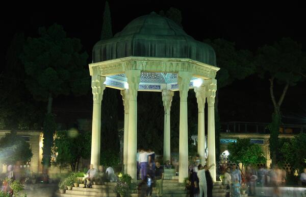 عکس حافظیه در شب