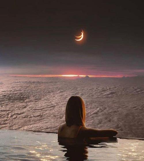 عکس ماه غمگین