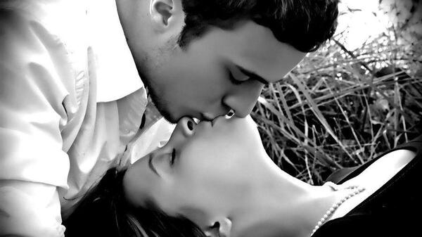 عکس بوسه عاشقانه متحرک
