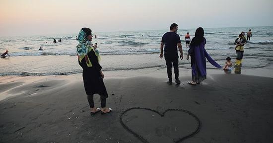 عکس دریا شمال در شب