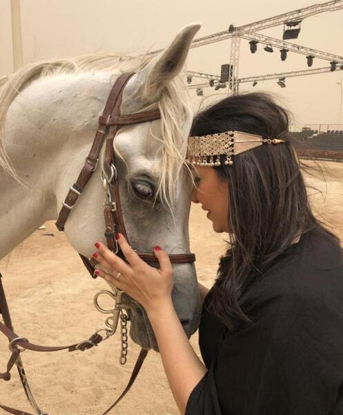 ژست عکس اسب سواری