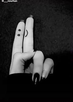 عکس فیک دخترونه شاخ سیاه سفید