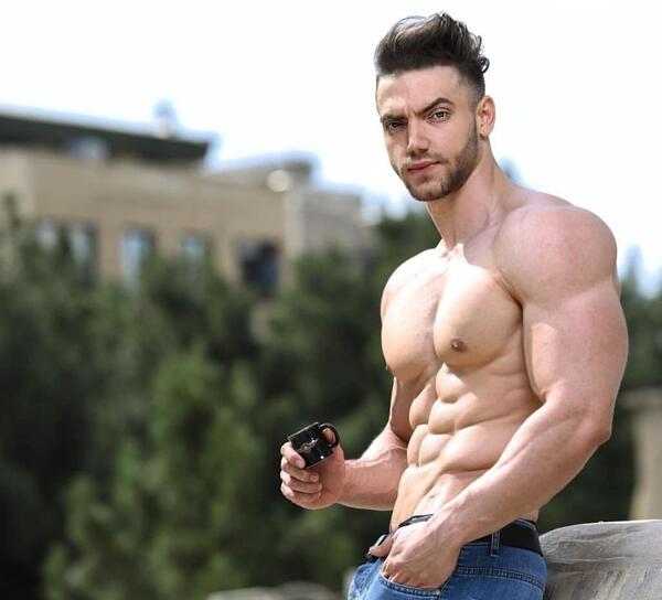 عکس پروفایل پسرانه هیکلی