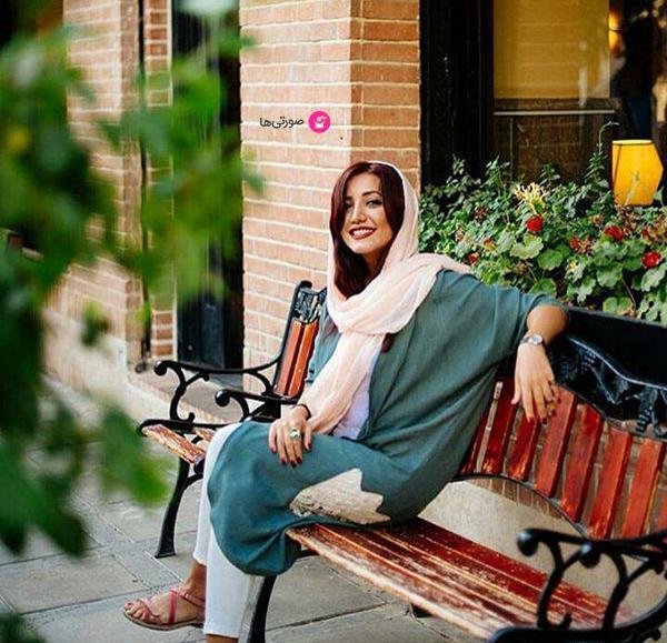 ژست عکس پاییزی دخترانه با حجاب