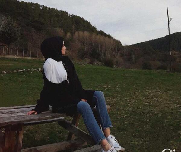 ژست عکس پاییزی دخترانه با حجاب