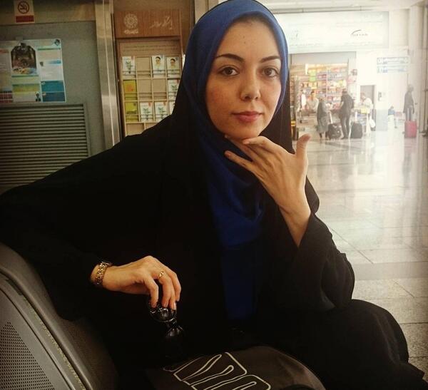 عکس آزاده نامداری در فرودگاه