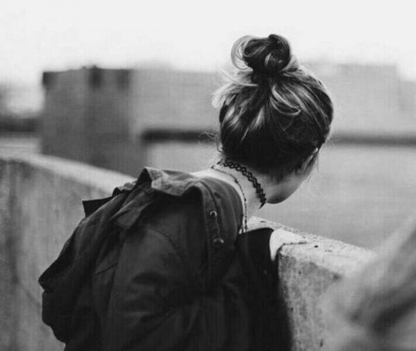 عکس دخترونه غمگین بدون متن سیاه سفید