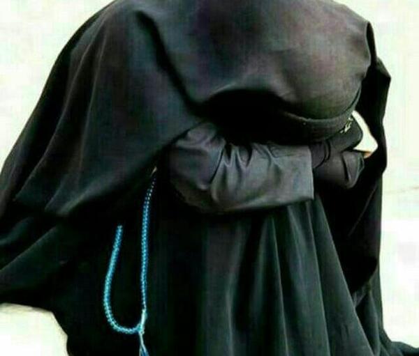 عکس دختر غمگین محجبه
