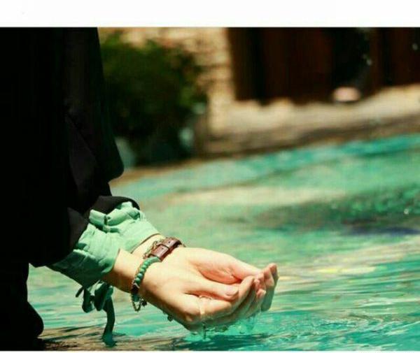 عکس دختر غمگین محجبه
