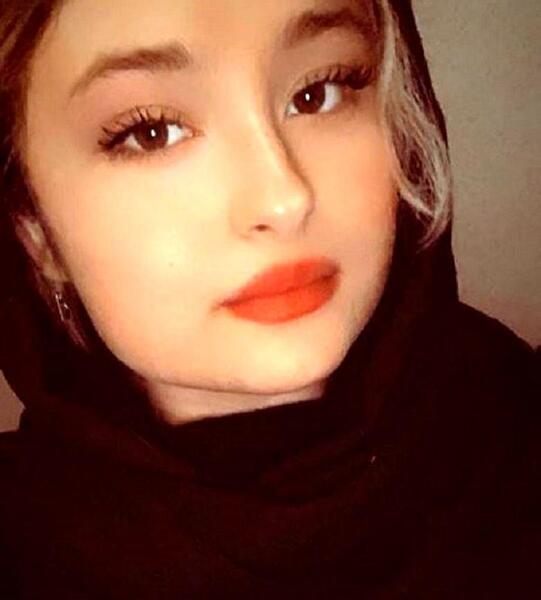 عکس زشت سارا نیکا در استخر