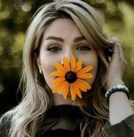 یک عکس دخترونه برای پروفایل شاد