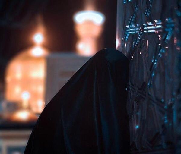 عکس زن با حجاب و غمگین