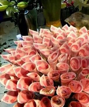 عکس دسته گل با پول
