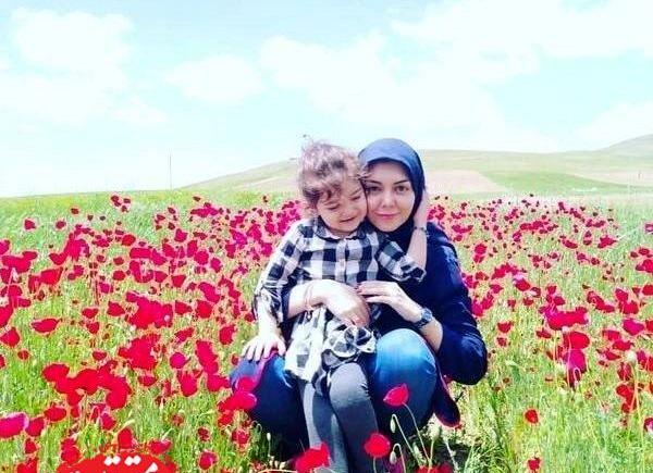 عکس آزاده نامداری و همسر و فرزندش