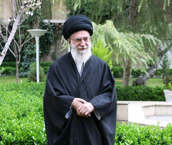 عکس سه بعدی آیت الله خامنه ای