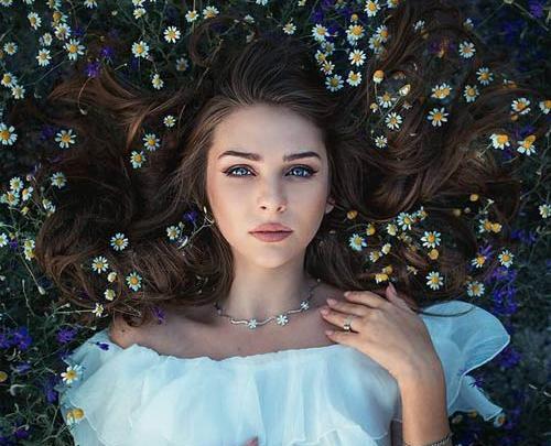 عکس دختر غمگین را چه به موهای بلند