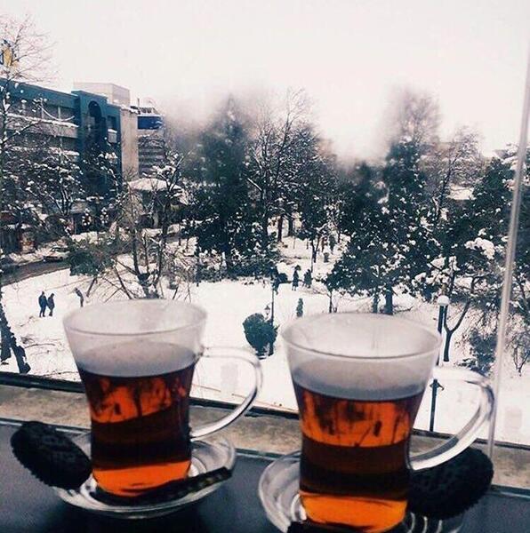 عکس چای لب پنجره