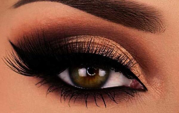 عکس چشم آرایش کرده