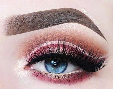 عکس چشم آرایش کرده