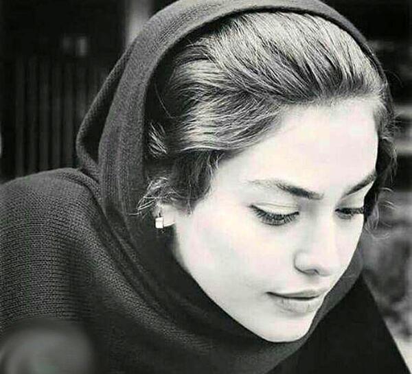 عکسهای با حجاب ریحانه پارسا