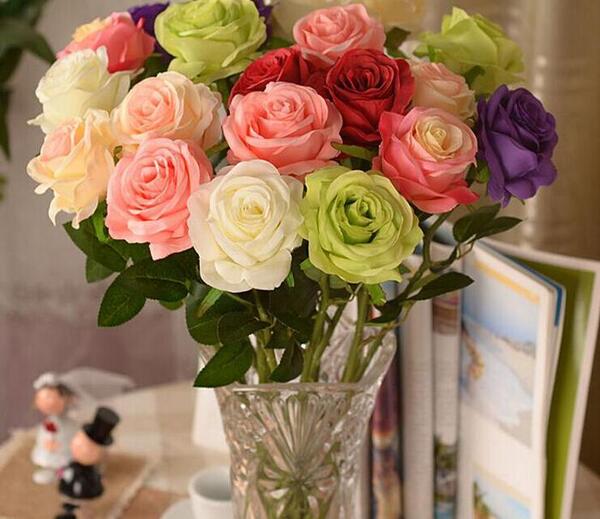 عکس دسته گل طبیعی روی میز