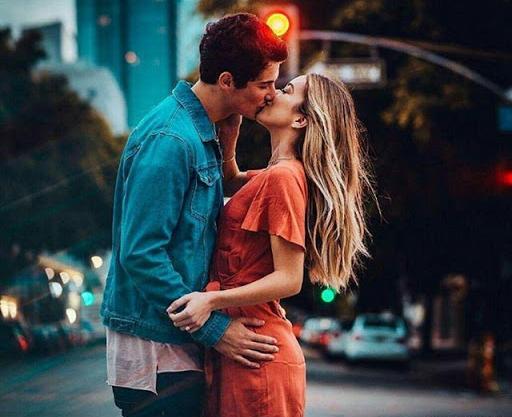 عکس پروفایل عاشقانه لب گیری