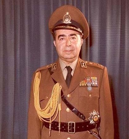 عکس محمدرضا شاه با لباس نظامی