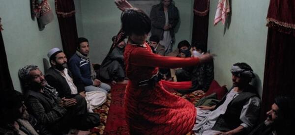عکس بچه بازی طالبان